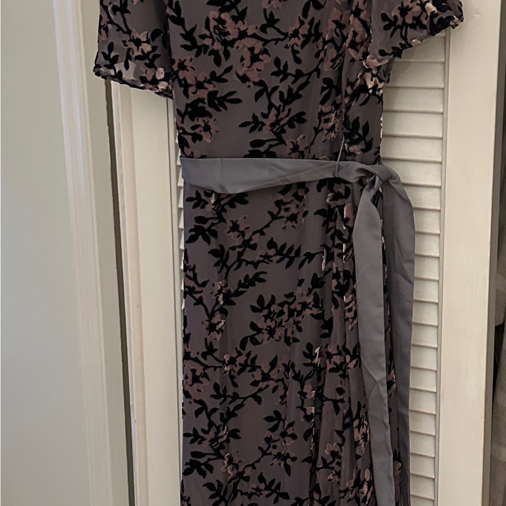 Elegant Floral Dress in Black and Gray